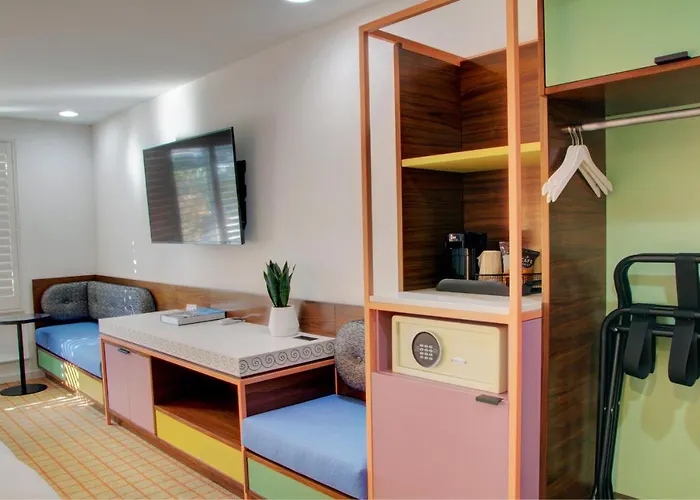 Best Western Plus Hollywood Hills Hotel
