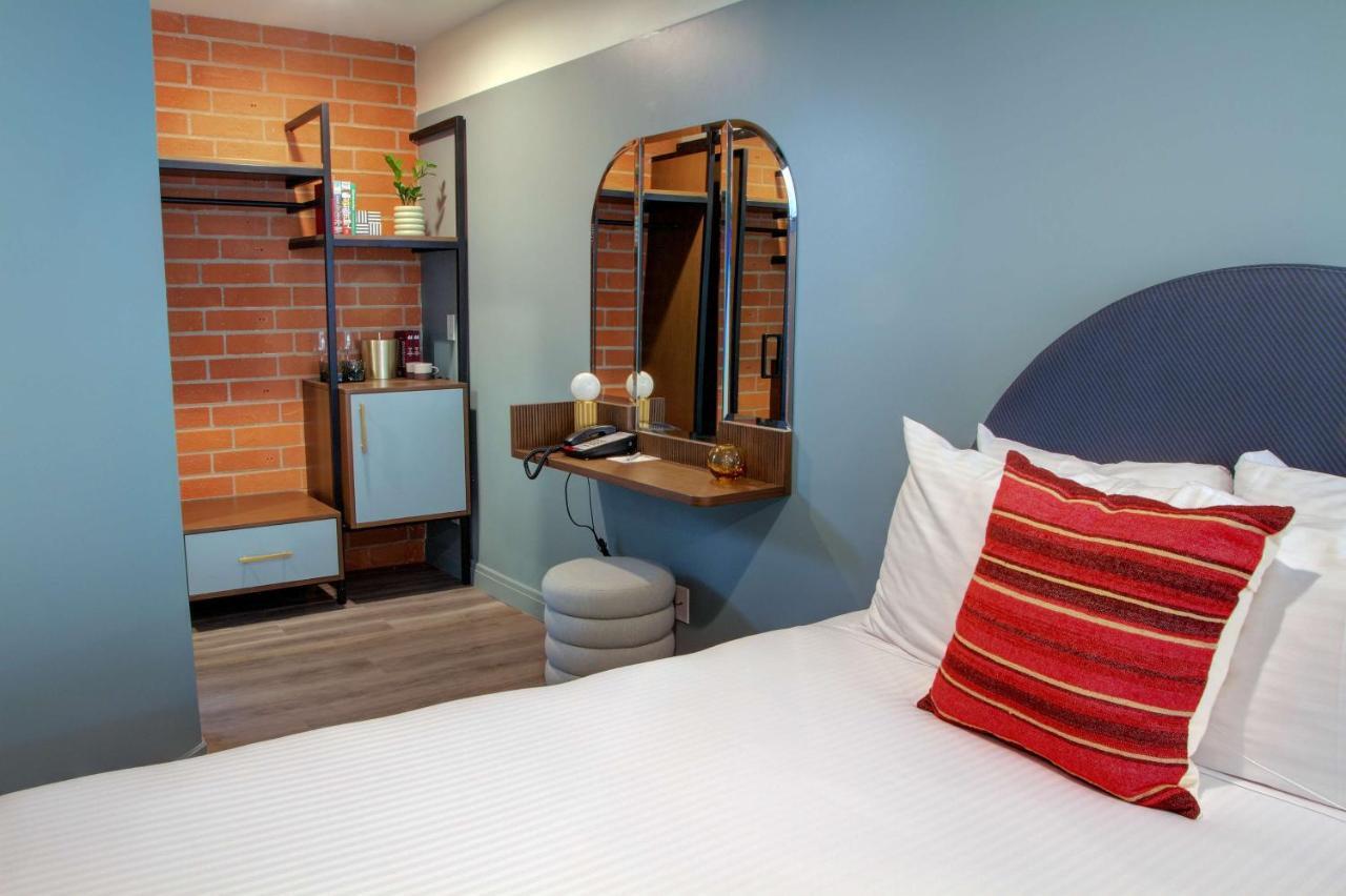 Best Western Plus Hollywood Hills Hotel 3*